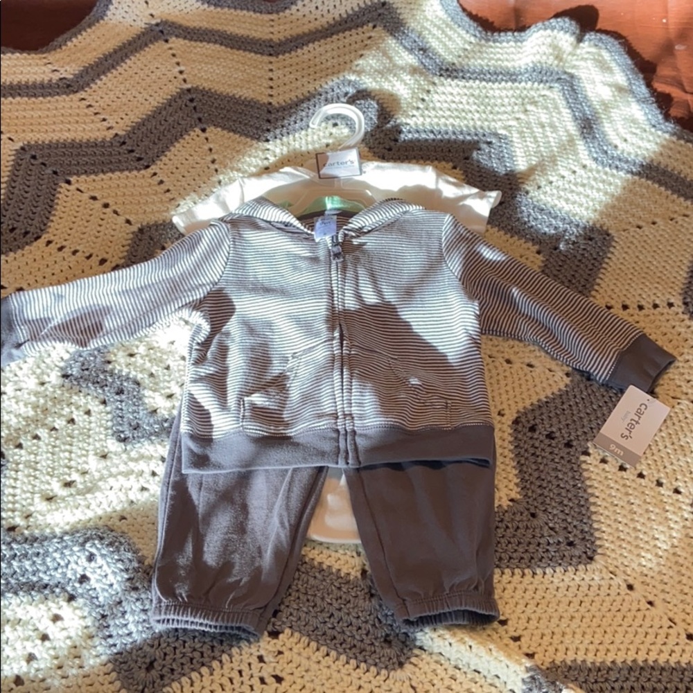 Carter’s 9 month old 3 piece set!
